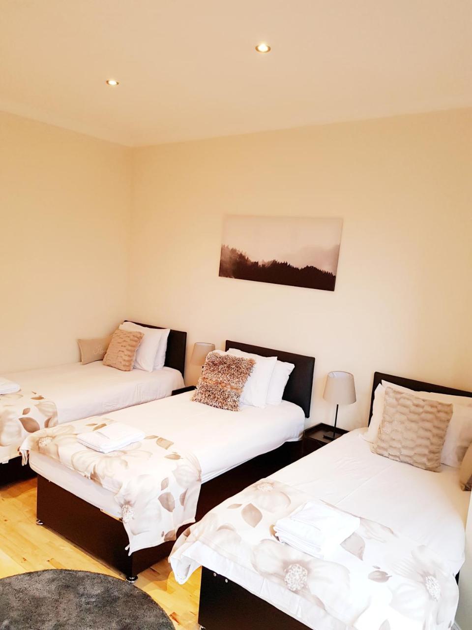 Cogie Abode Bed and Breakfast Enfield Exteriör bild